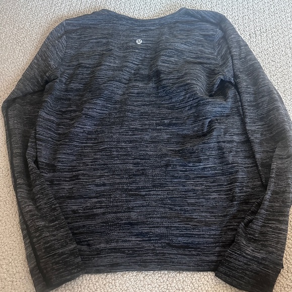 Lululemon Gray Athletic Long Sleeve Top Size 6 - Picture 4 of 5